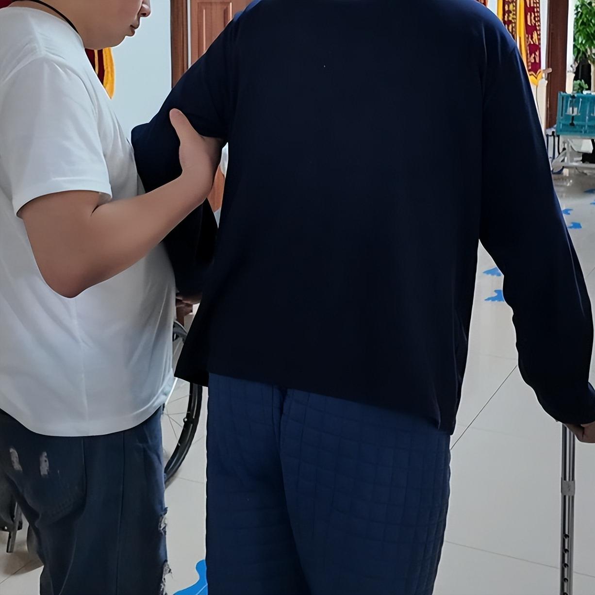 偏瘫的5大元凶，很多人第一个就中招了！偏瘫，也叫半身不遂——通常表现为同一侧