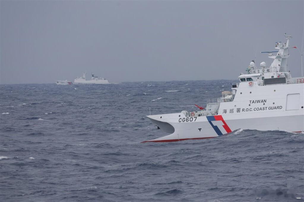 台“海巡署”称7月在台湾周边海域侦测到的大陆船舶数量激增至创纪录的244艘次，其
