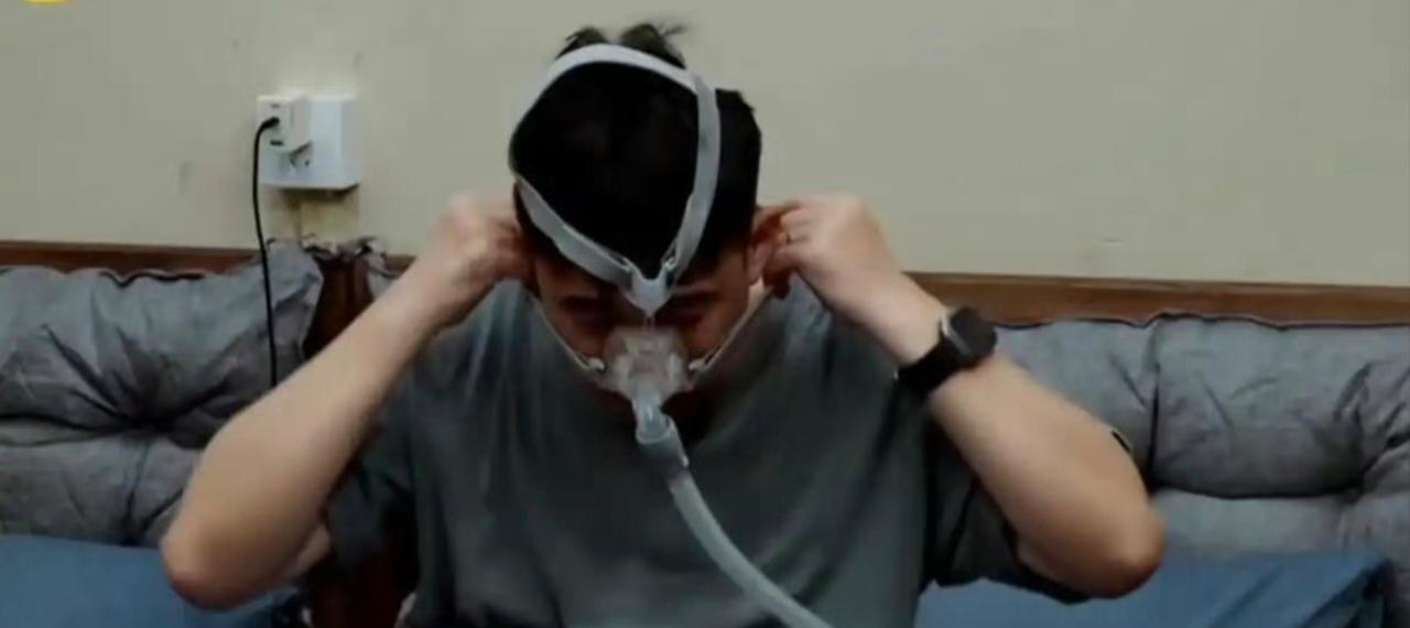 面对健康下降和网络争议，黄磊显得很淡然。他在乌镇戏剧节期间说：“那些舆论能娱乐一