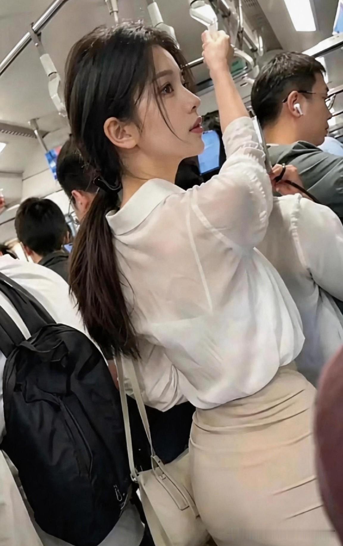 老俗话藏人情：女怕撩，树怕摇，鸡怕撵，狗怕舔打小听乡里长辈念叨这句俗谚，从