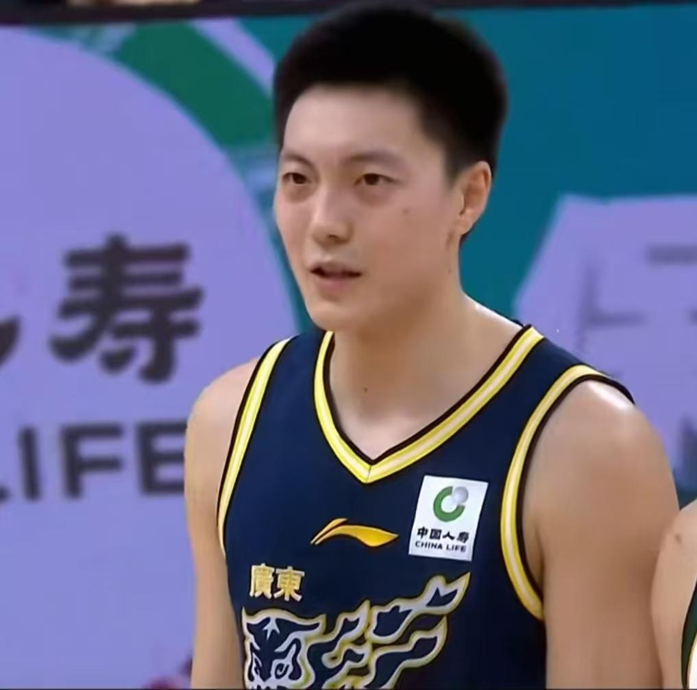 现在的广东成了单打独斗的球队！杜锋教练必须背锅，就连全明星MVP也成为了最大的笑