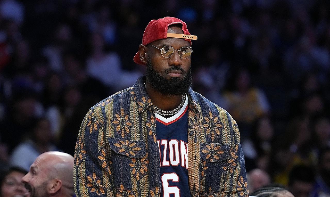 绿军名宿皮尔斯语出惊人啊！丝毫不给勒布朗詹姆斯面子。皮尔斯近日在一档节目中谈