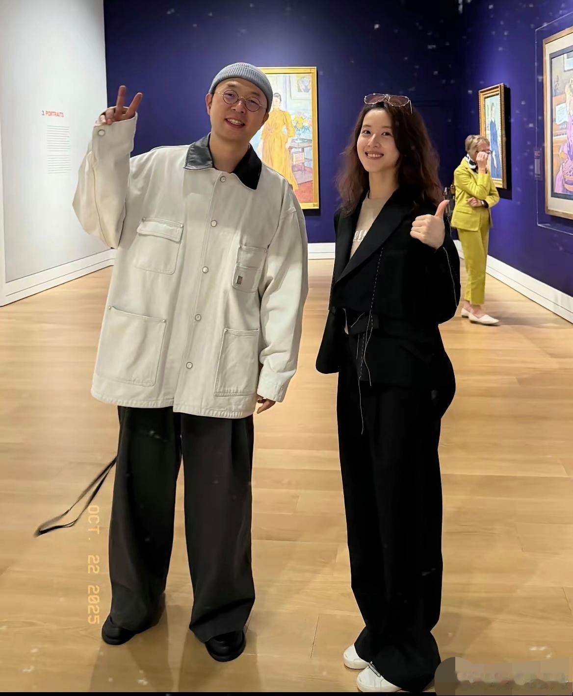 杜海涛与章泽天合影，才发现原来沈梦辰说的都是真的，她曾经说了不下十遍，是她追的杜