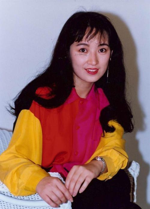 1990年，26岁的龚慈恩嫁人。去马来西亚拍完戏回来，有人在旁边随口一说，她才知