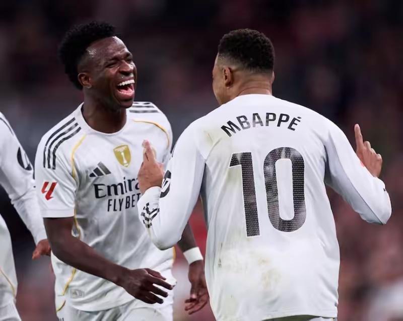 不是姆巴佩跑动少，也不是维尼休斯态度有问题，是皇马的战术太单调了！也不一定是阿韦