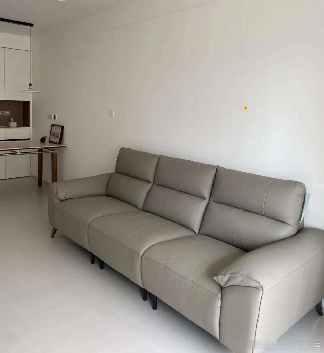 嫂子打算以1200元的价格出售她的二手沙发。