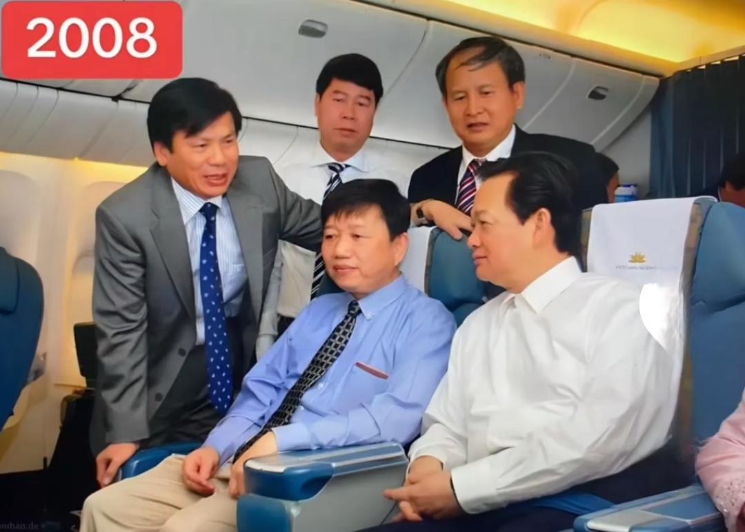 不得不说，阮晋勇确实是苏林上升之路的贵人！早在2008年，苏林虽然在越南公安