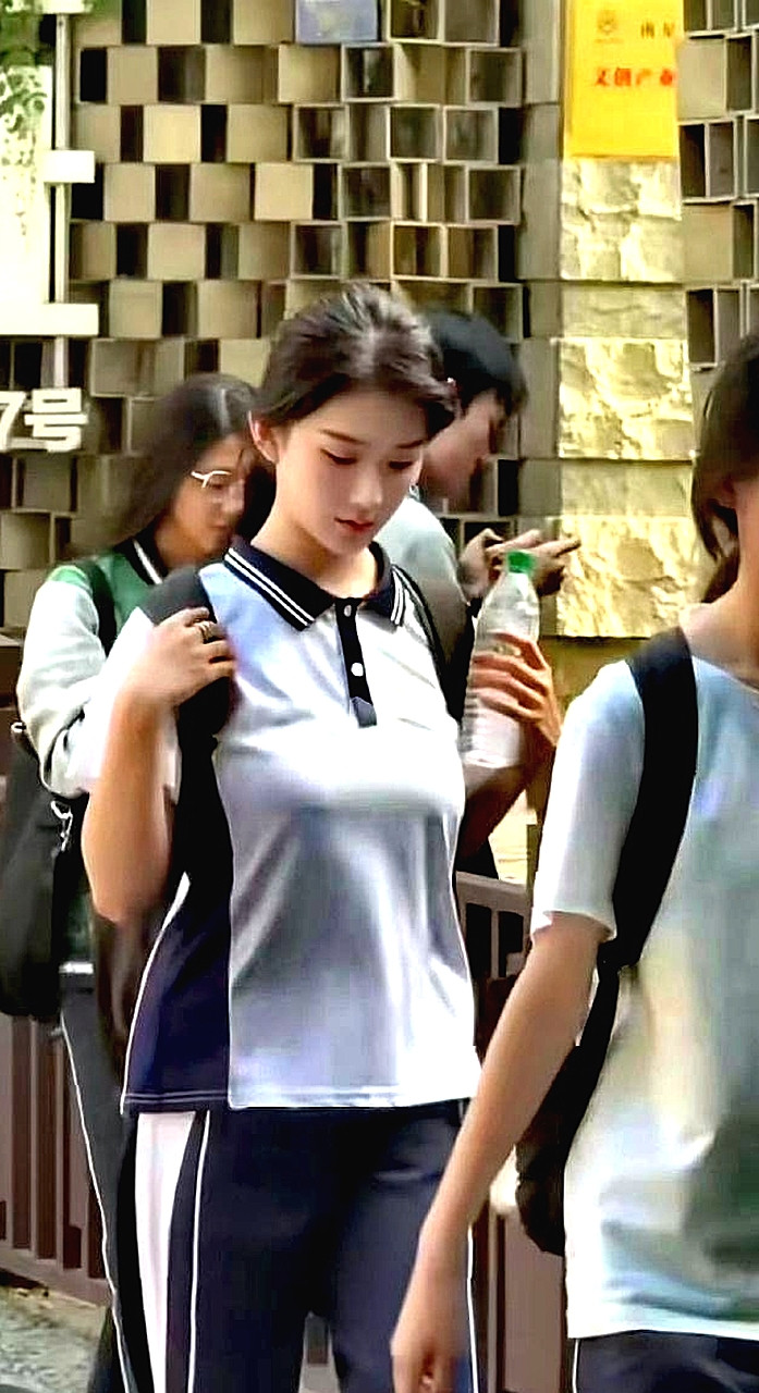 衣服是高中，衣服里面就不一定了