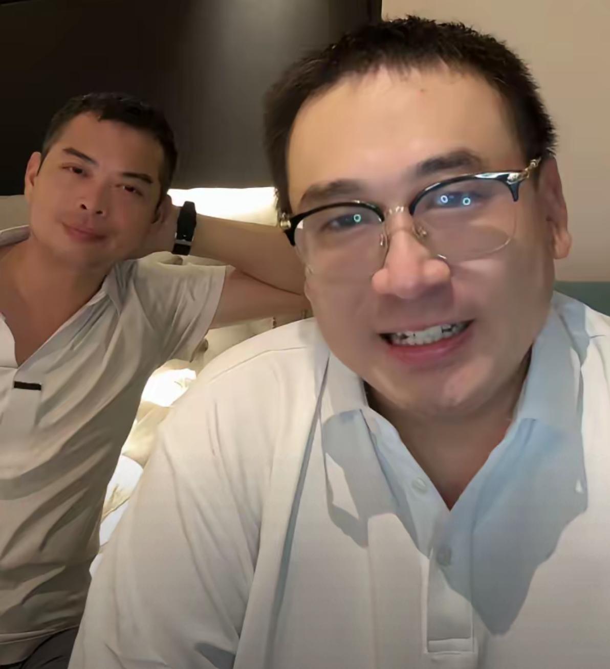 延期的原因：上面有人打了招呼！云昊和男儿已经到了景德镇，在酒店里开播，云昊说，
