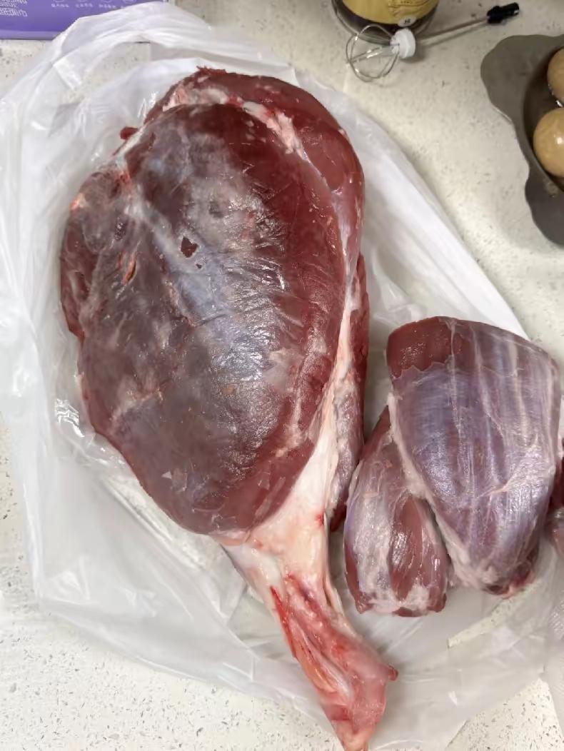 提了五斤牛肉回娘家，弟媳接过去掂了掂，说姐你这够谁吃。我转身去了婆家，五分钟后我