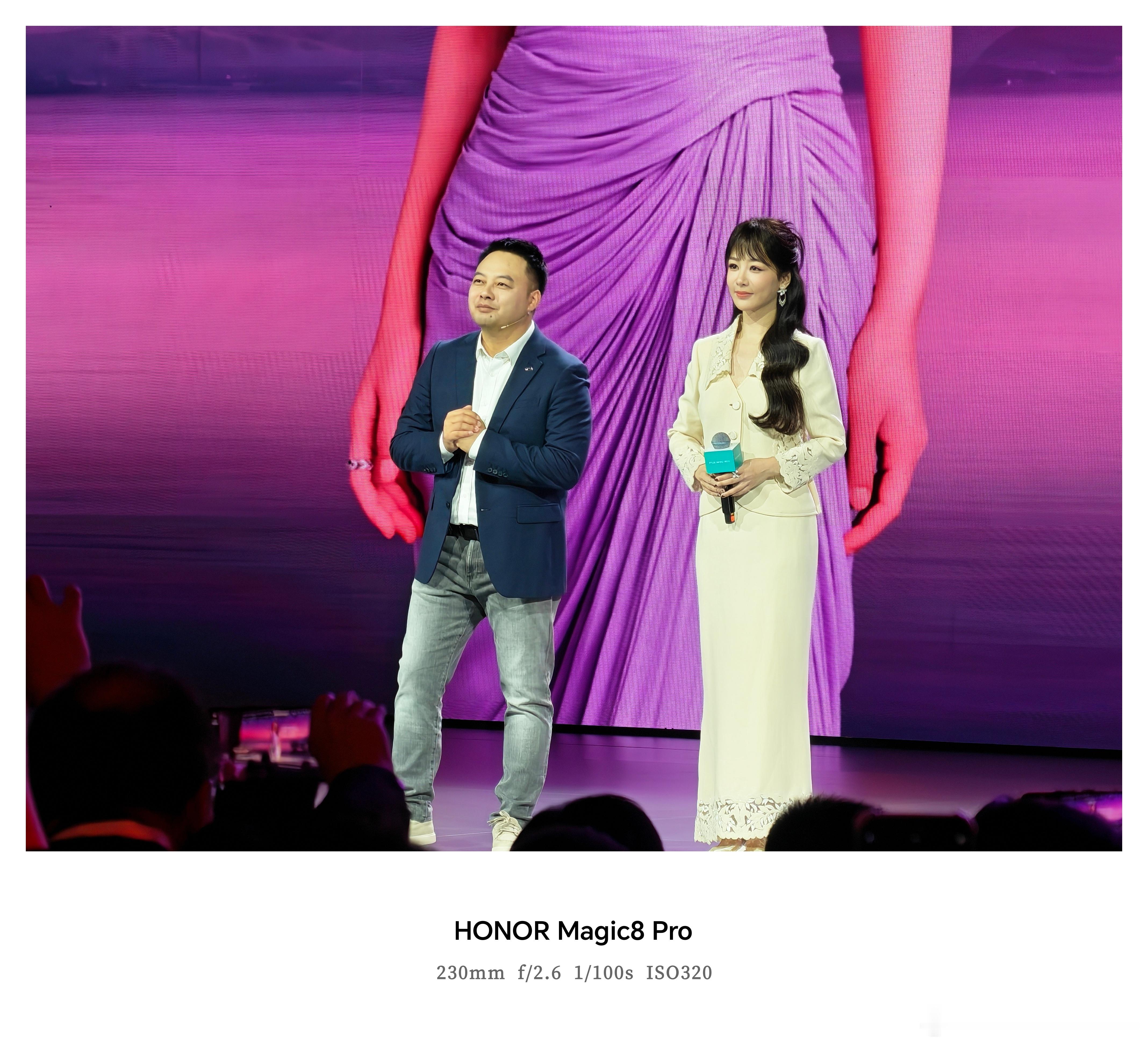 杨紫到现场啦！奇瑞品牌全球代言人，也是风云A9车主，真人看着好精致