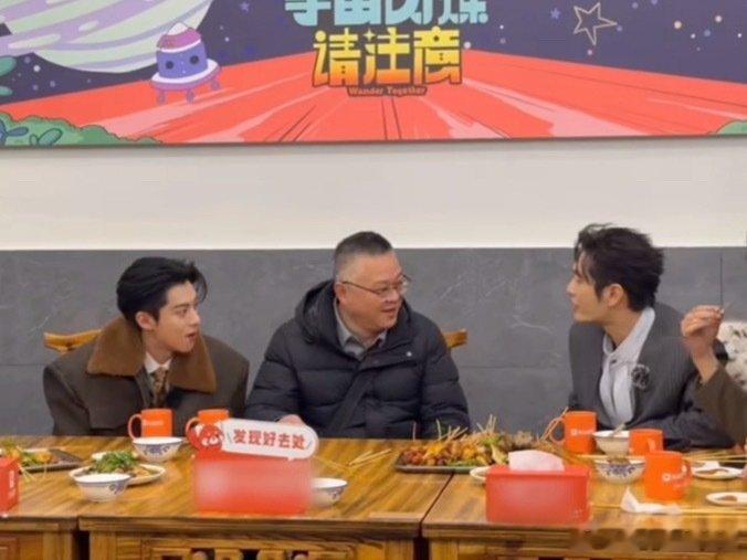 77年黄晓明喊72年王鹤棣爸爸叔77年的黄晓明对着72年王鹤棣的爸爸喊“叔”，这