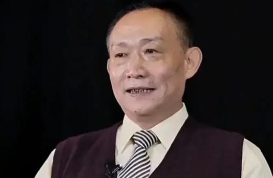 经济学家卢麒元曾一针见血地指出：部分鼓吹拆分、瓜分央企国企的所谓专家言论，本