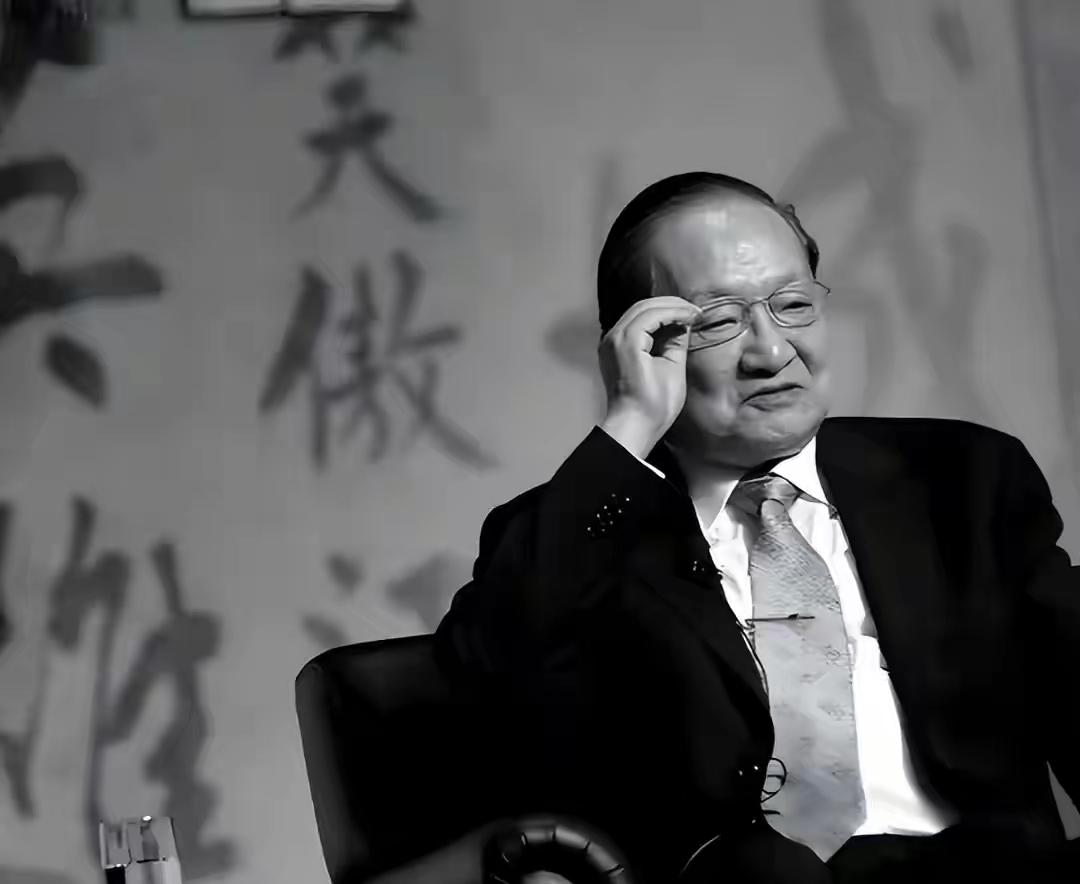 金庸人生的痛：大儿自缢、二儿入狱、大女儿失聪，就小女儿正常世人心中的金庸，
