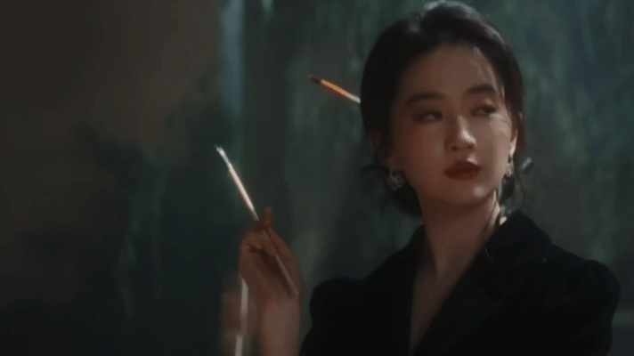 刘亦菲浪漫长路刘亦菲的每一步，都是热爱驱动的奔赴✨。她在演艺道路上坚定前行，用温
