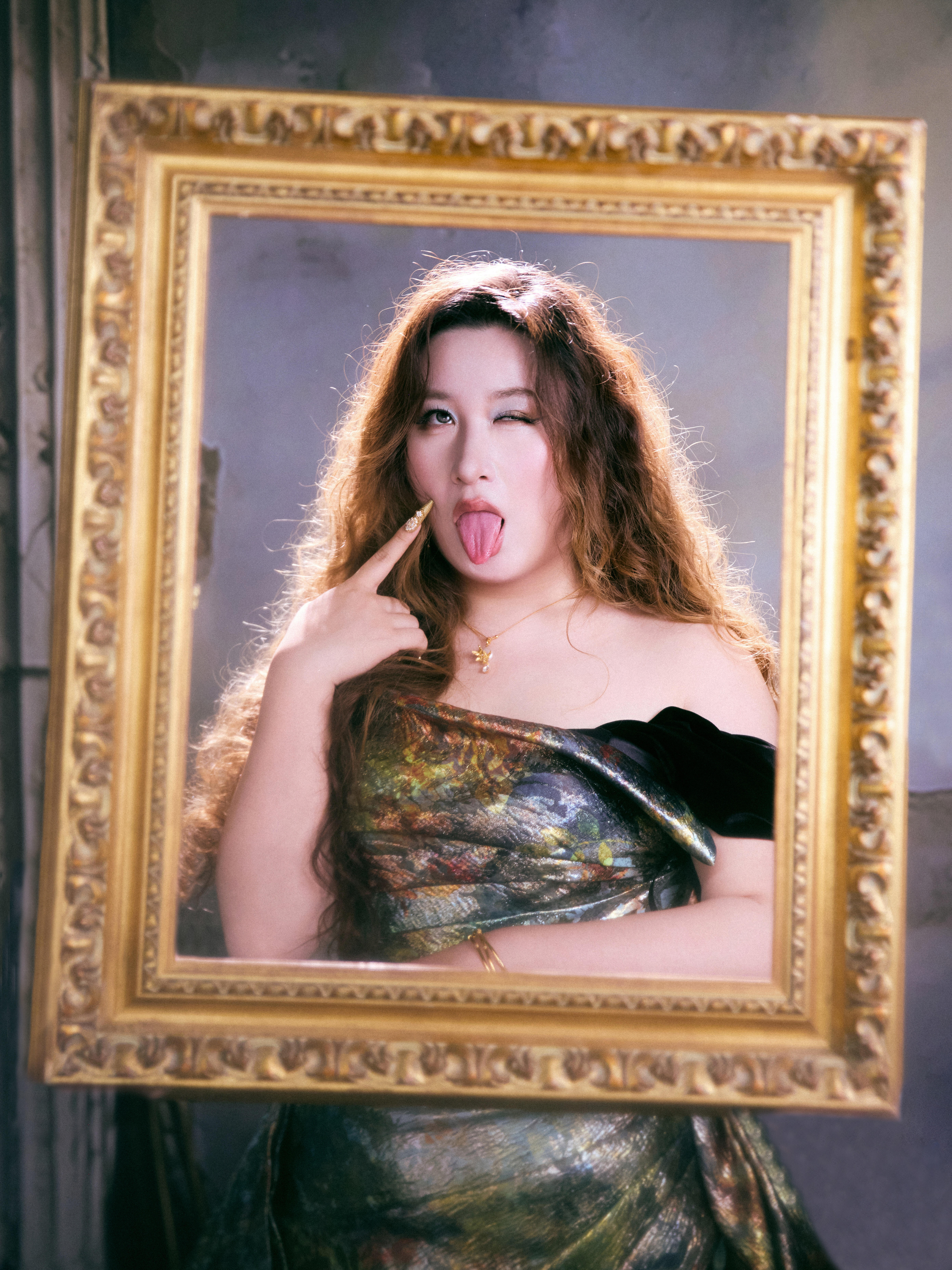 这还是我认识的锤娜丽莎吗这还是哪位搞笑与美貌并存的锤娜丽莎吗现在她完全就是女神