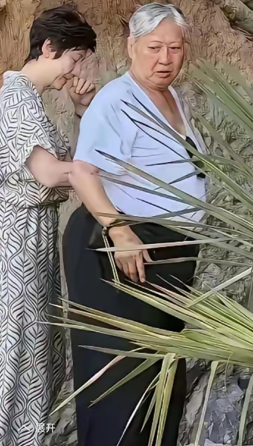 你没发现女的年纪大了一点也越来越男性化，男的像女，女的像男，都开始向中性靠拢，幼