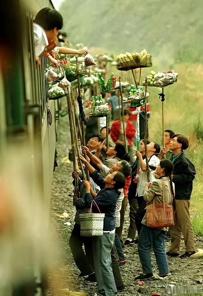 1996年，停靠的火车🚞