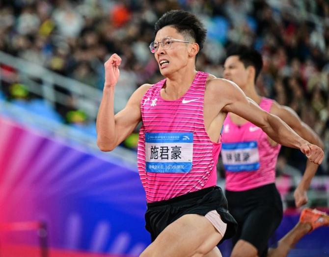 亚运田径200米跑中国男女两将退赛汶颂过于强势葛曼棋受伤引发连锁反应按照原来的人员安排，中国选手施君
