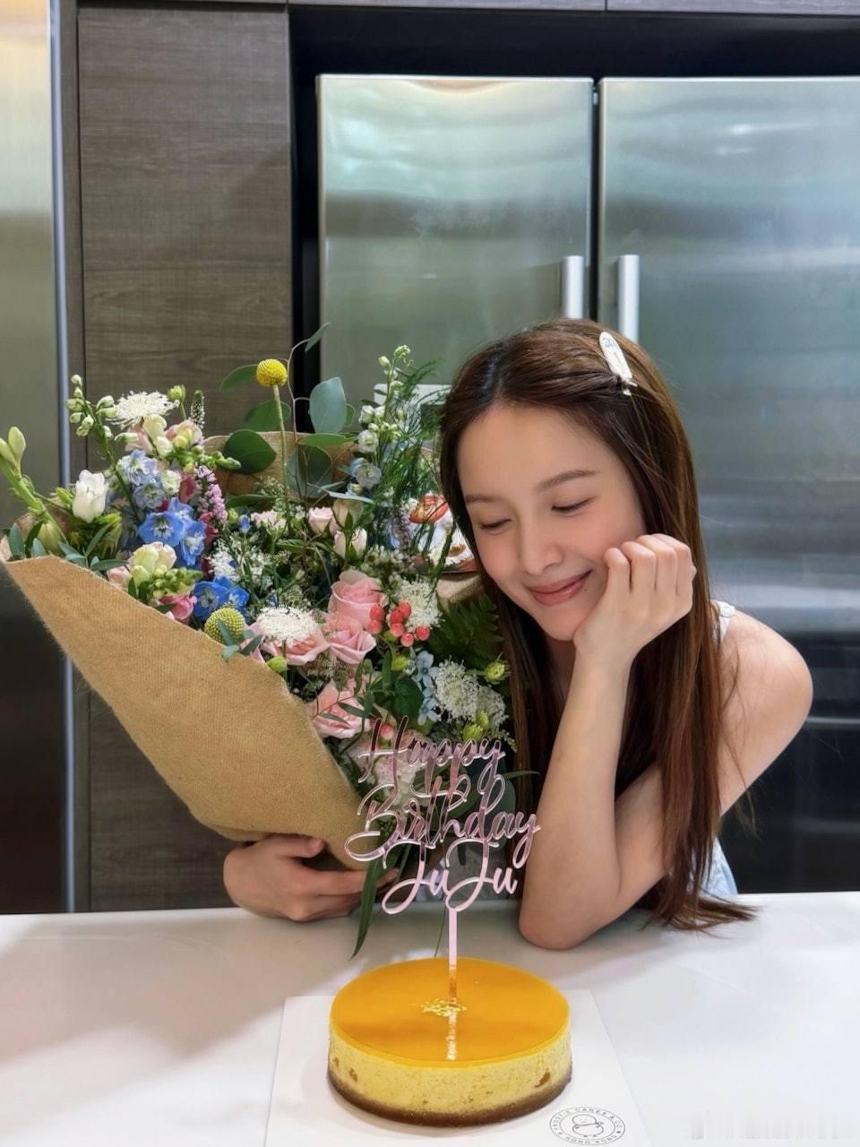 無綫（TVB）甜美小花鄺潔楹（Judy）上月2日喜迎34歲生日！向來圈中人緣甚佳