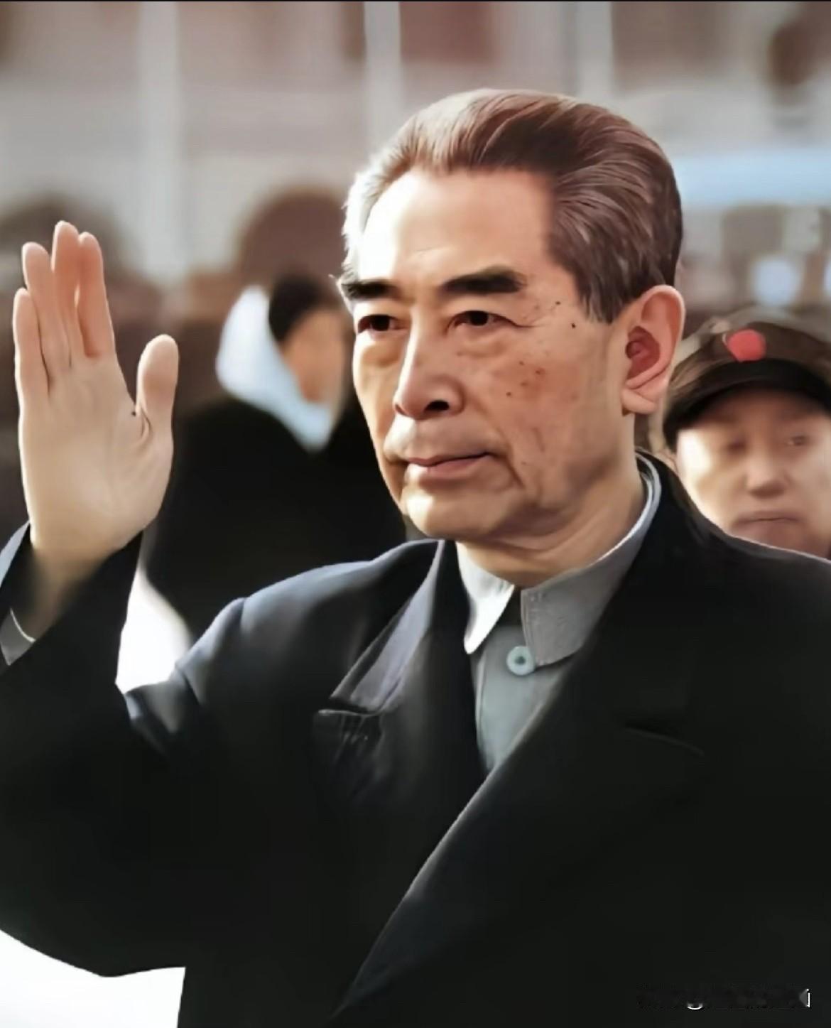 连毛主席都想不通！周总理革命50多年，数次路过家门为何绝不回乡？周总理投身革