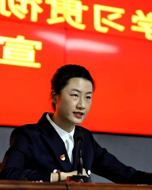 丁宁也是“别人家的闺女”啊！她的父母因伤病都没能进国家队，丁宁不但进国家队拿奥