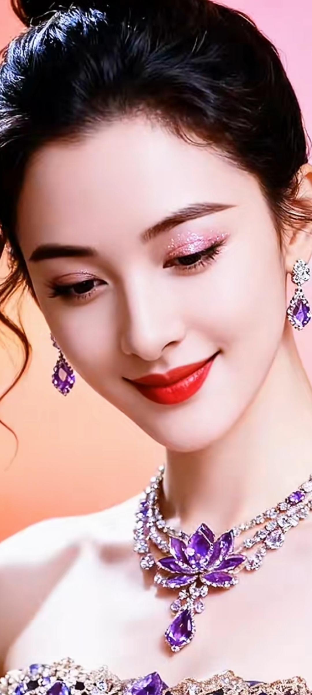 优雅珠宝，闪耀迷人！💎✨