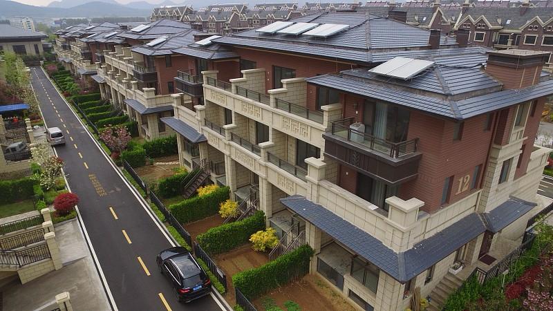 邻居家房子卖了，天津远郊，110平的洋房三层，带车位卖了110万，比买的时候应该