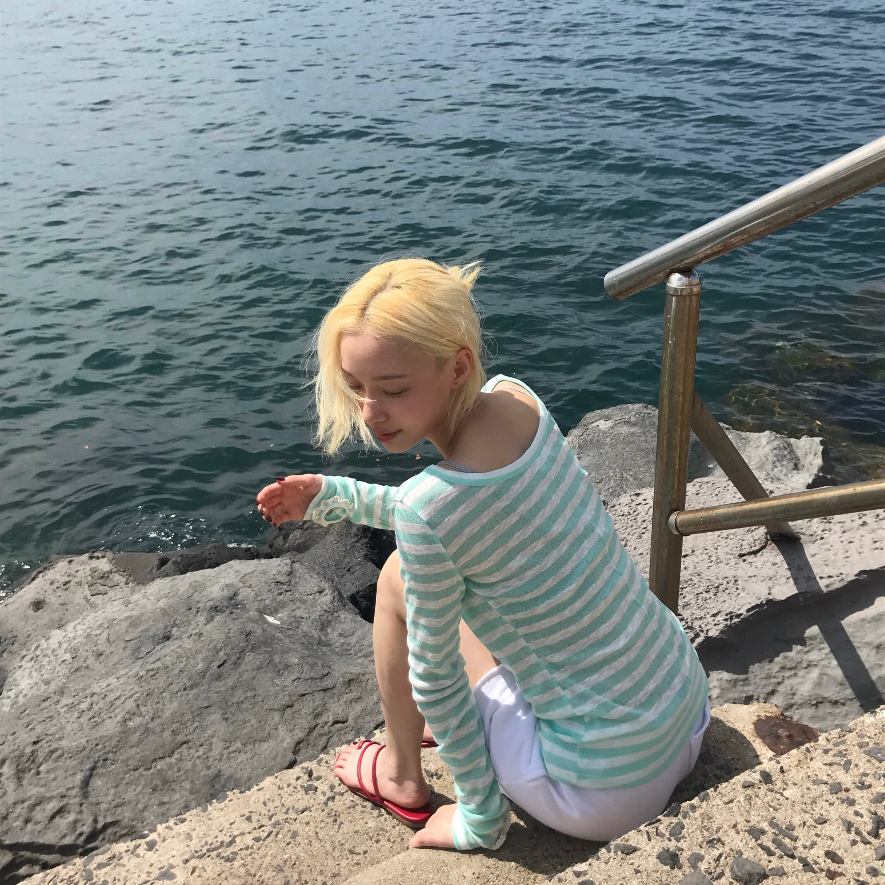 金冬天winter在海边260819🏞🐬