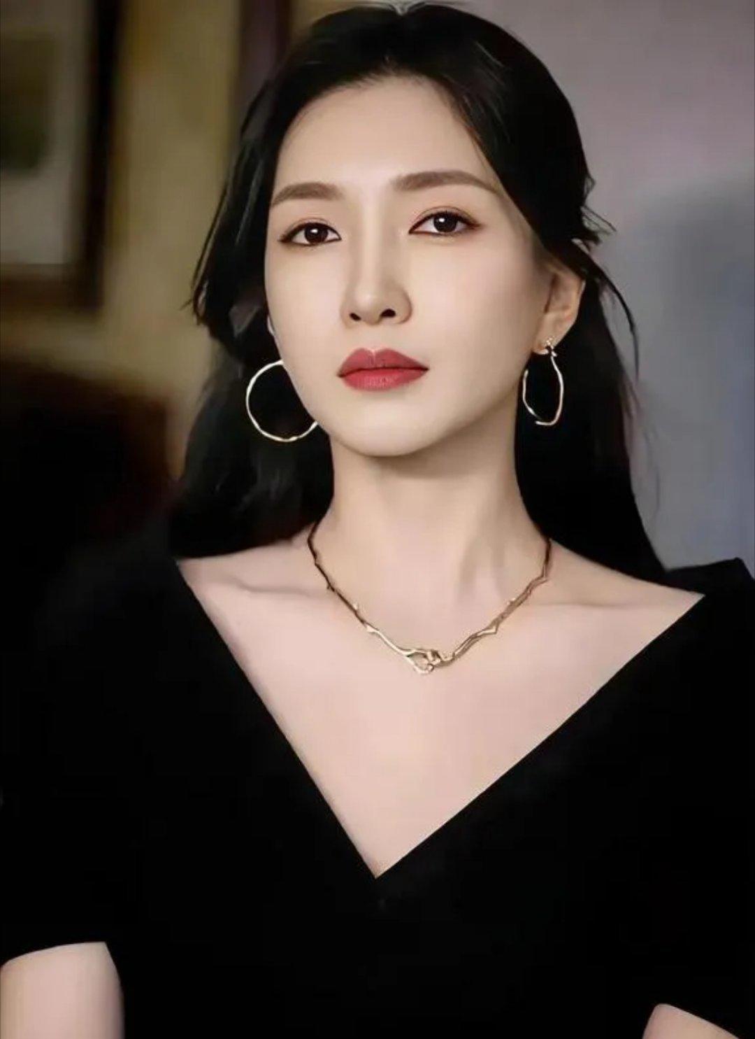 胡歌：疏影，外面总有人说，当年我们分开是个错误的决定，你觉得呢？江疏影：鞋合