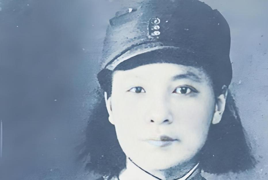 1943年，女特工邓静华炸毁日伪机关后，逃亡城外，不想日军穷追不舍，她被迫驾车过