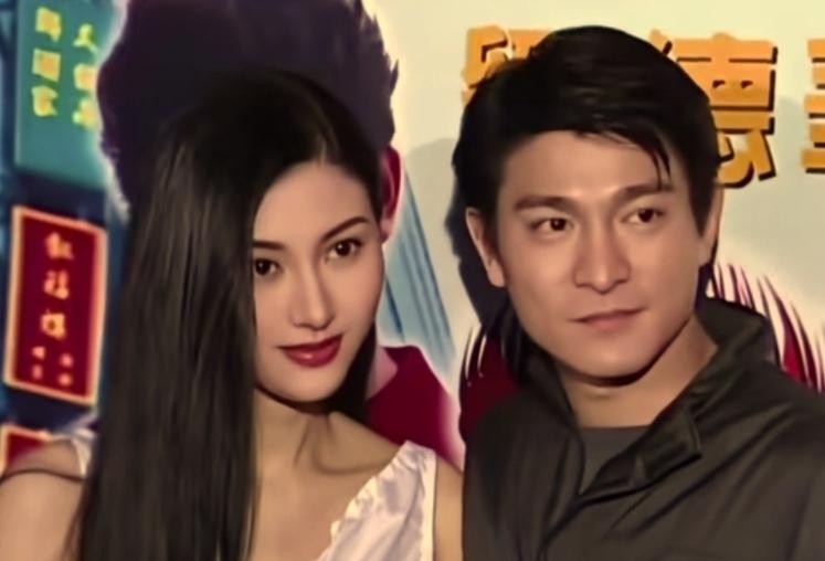 终于明白刘德华年轻时为什么那么红火，俘获无数女粉丝。看他当年和李嘉欣的同框合照，