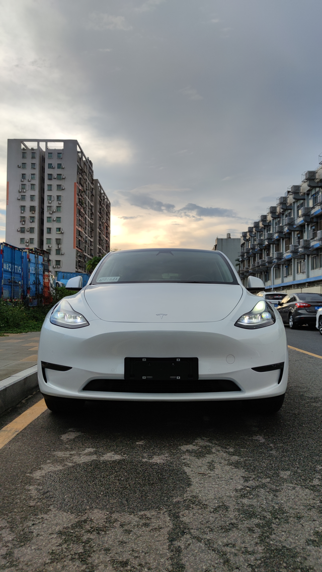 modely提车两周总体感觉还不错说几个缺点吧1.市区能耗比高速高很多，堵