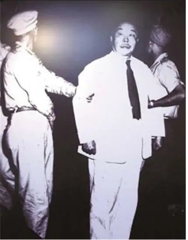 1950年5月，策动汤恩伯起义遭到出卖的陈仪，在台湾接受审判。顾祝同为审判长，蒋