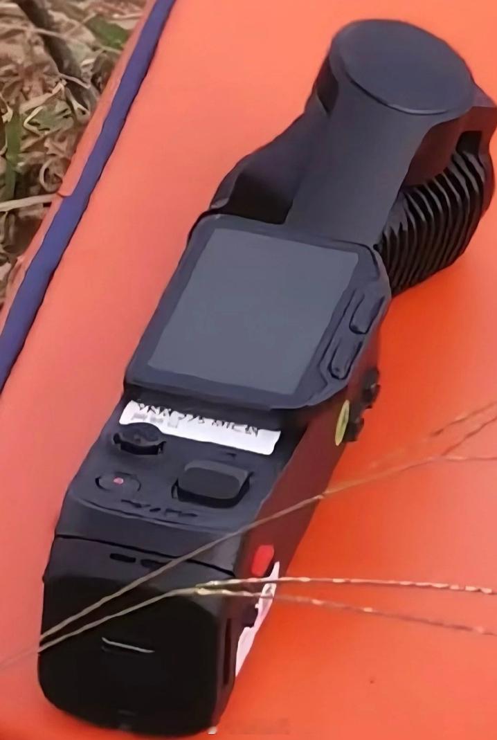 刚爆出的影石Luna，和Pocket3真的蛮像的...据我这边消息，这个应该是