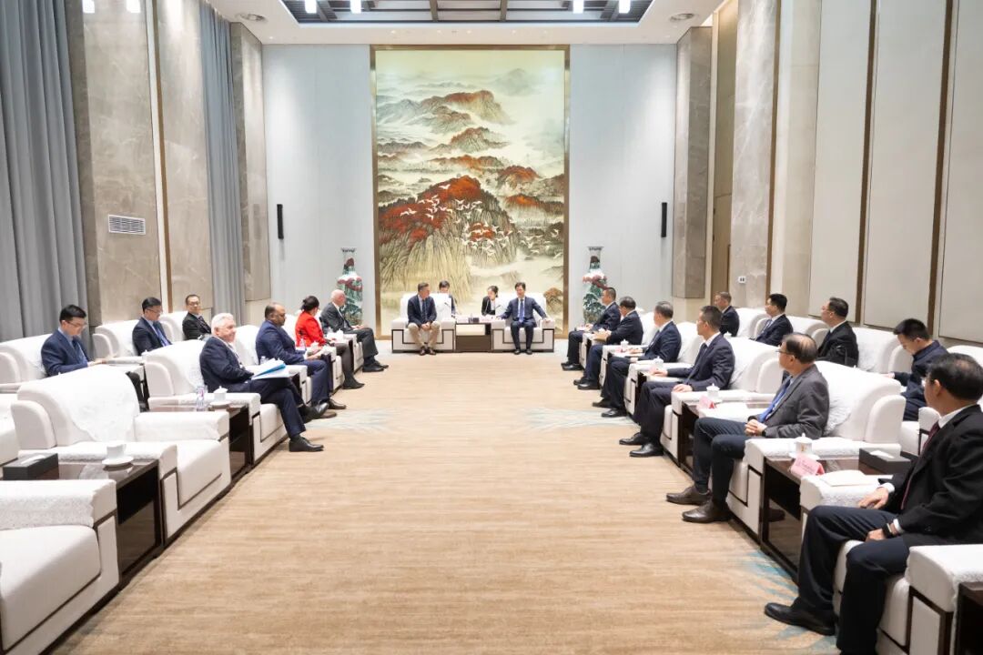 郄英才与豪瑞集团首席执行官米利安·古托维奇一行座谈