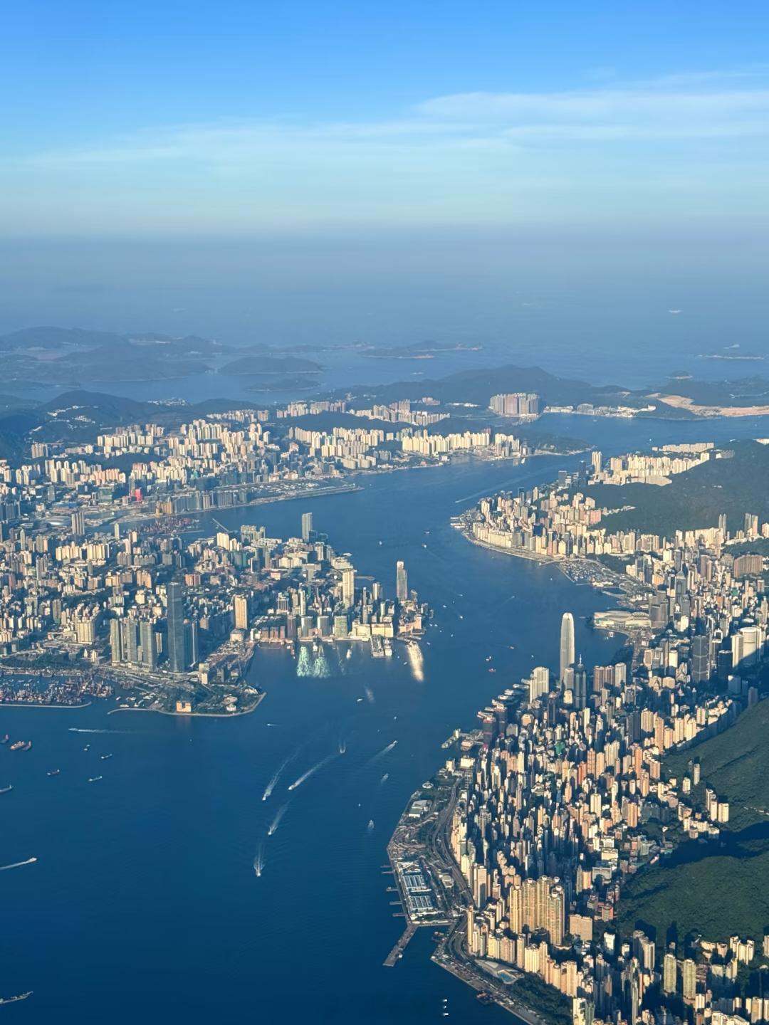 月全食香港到东京左侧靠窗位置，俯瞰香港维多利亚港。美吧？看月全食时间9月7日2