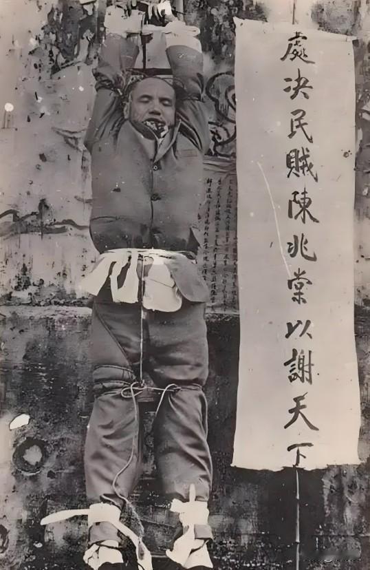 1911年11月，潮州府署前广场，52岁的潮州知府陈兆棠被革命军生擒。据《辛
