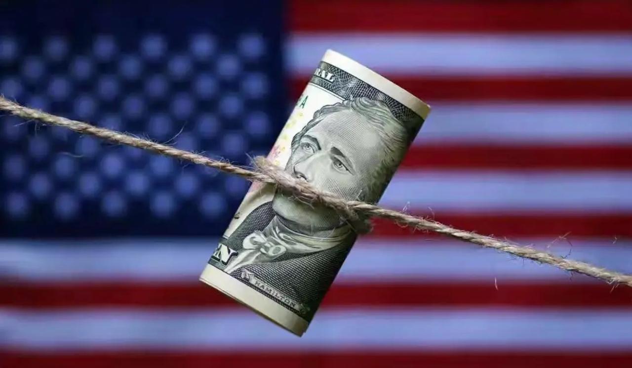 美股暴涨600点，英伟达却崩了！8000亿一夜蒸发，美联储要放大招？昨晚美