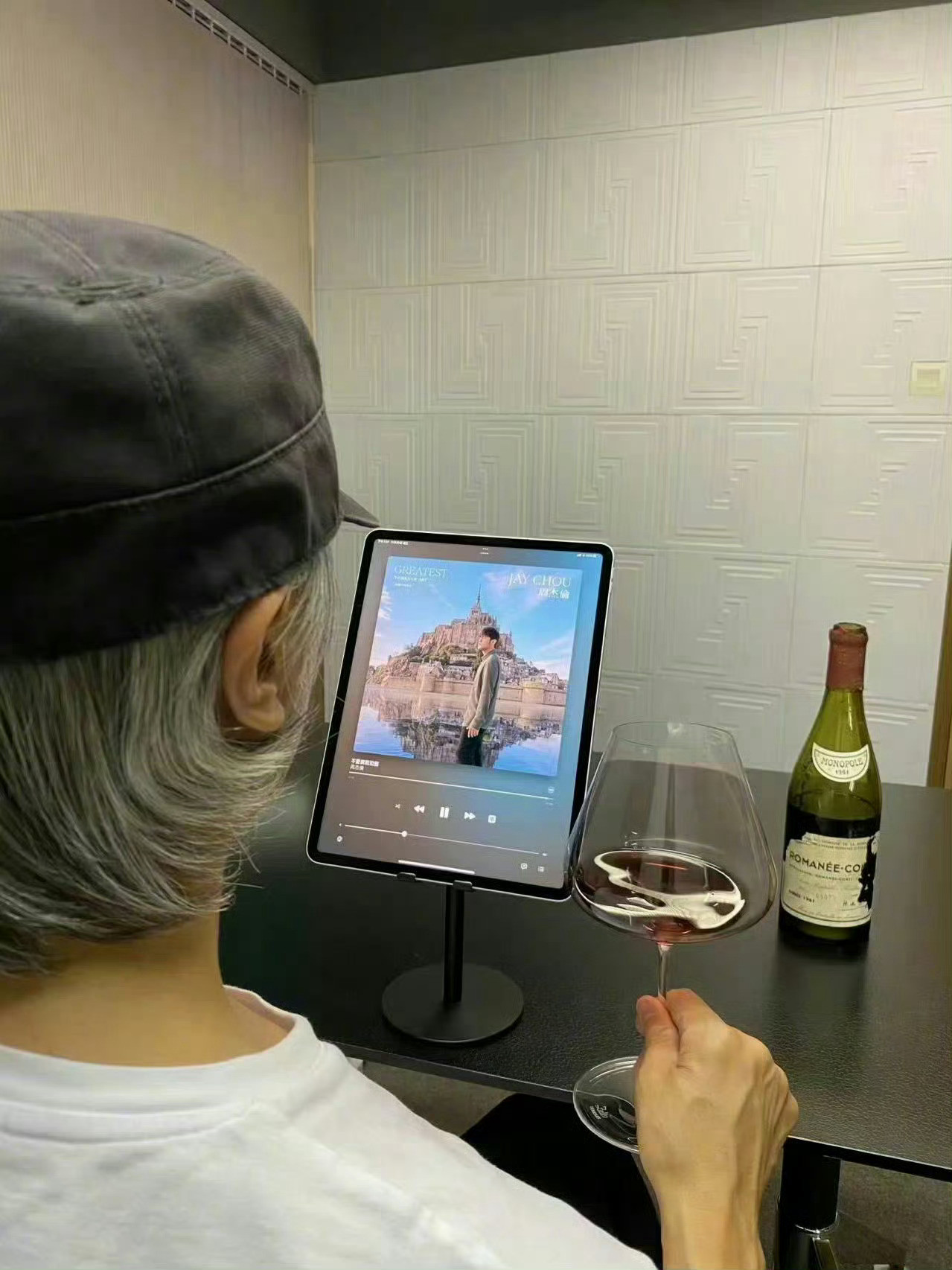 我的童年都给了这两位姓周的