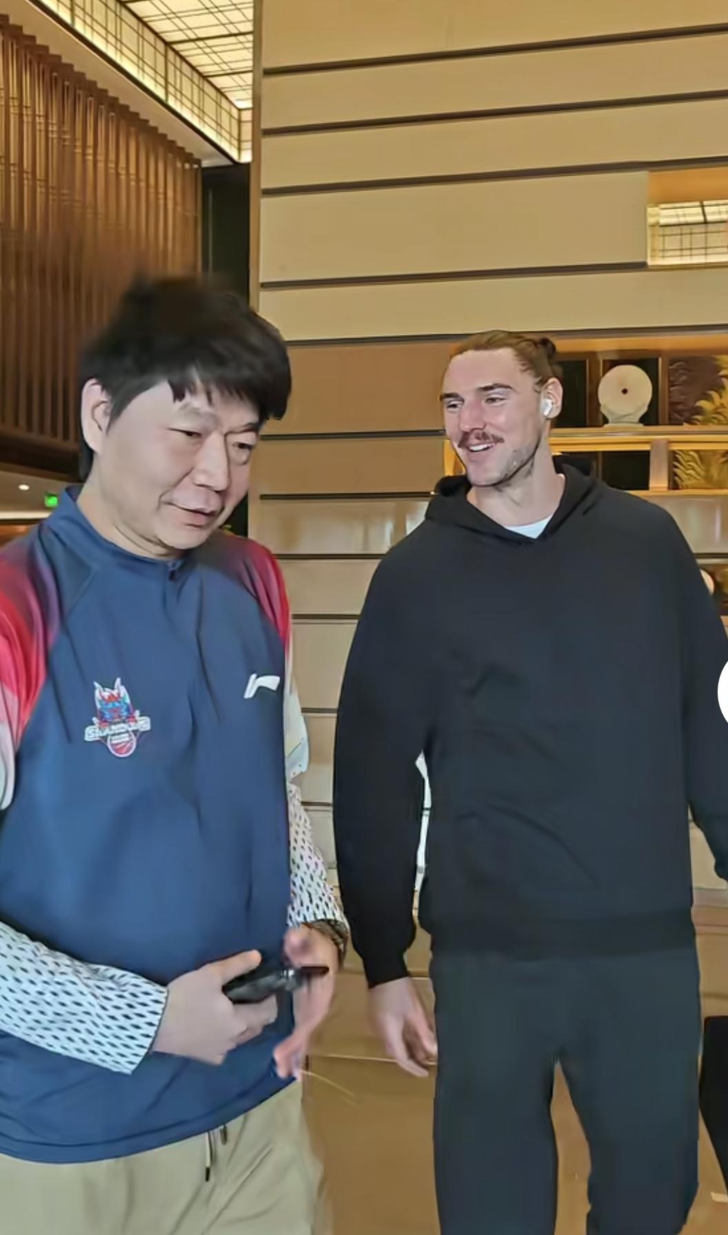 山东男篮客场负于山西队，比较可惜。1、山东队本场出现23次失误，是本赛季失误最