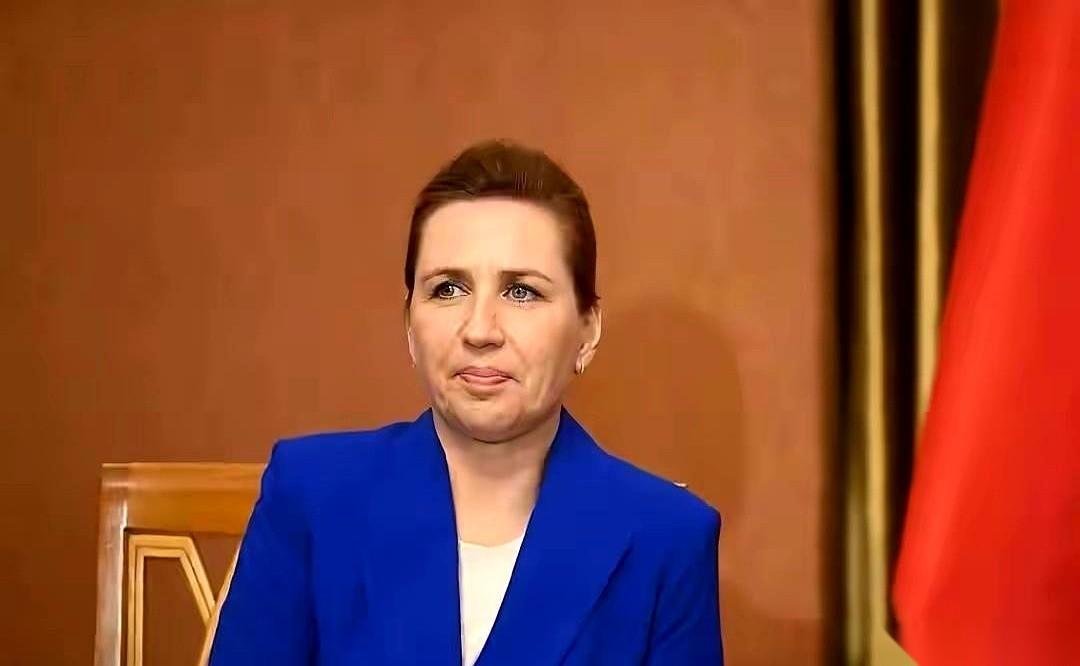 你把你大哥当唯一的光，掏心掏肺，结果你大哥转头就想盘下你家祖传的院子。连地带房