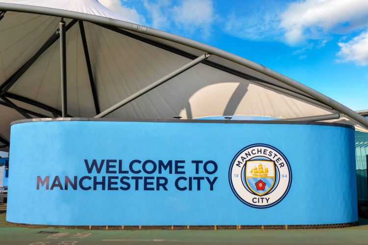 8000万赞助合同实收仅800万英镑，曼城财务违规大曝光。根据泄露的内部文件显示，某家公司给曼城赞助