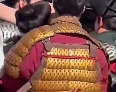 网传横店横店有男女主拍戏中出事，女主当场死亡，男主昏迷。据说是连续熬夜所致拍短剧