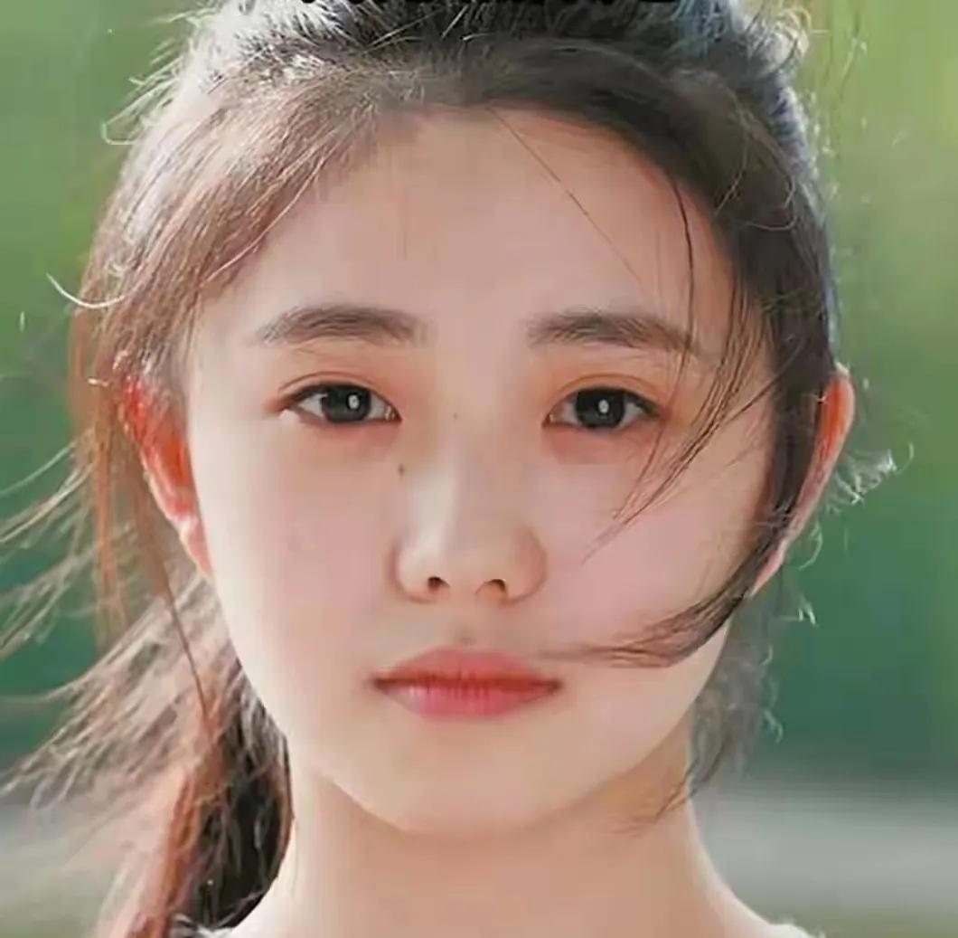 我有一个非常大胆的猜测：演员刘浩存，很有可能这辈子的演艺生涯中，遇到最大的贵人不