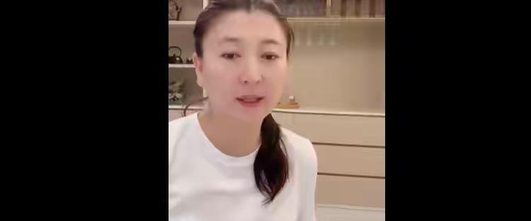 闫学晶的儿子很难，生活压力很大，目前已经是全网共知了。在此强烈呼吁，手机钱月薪几