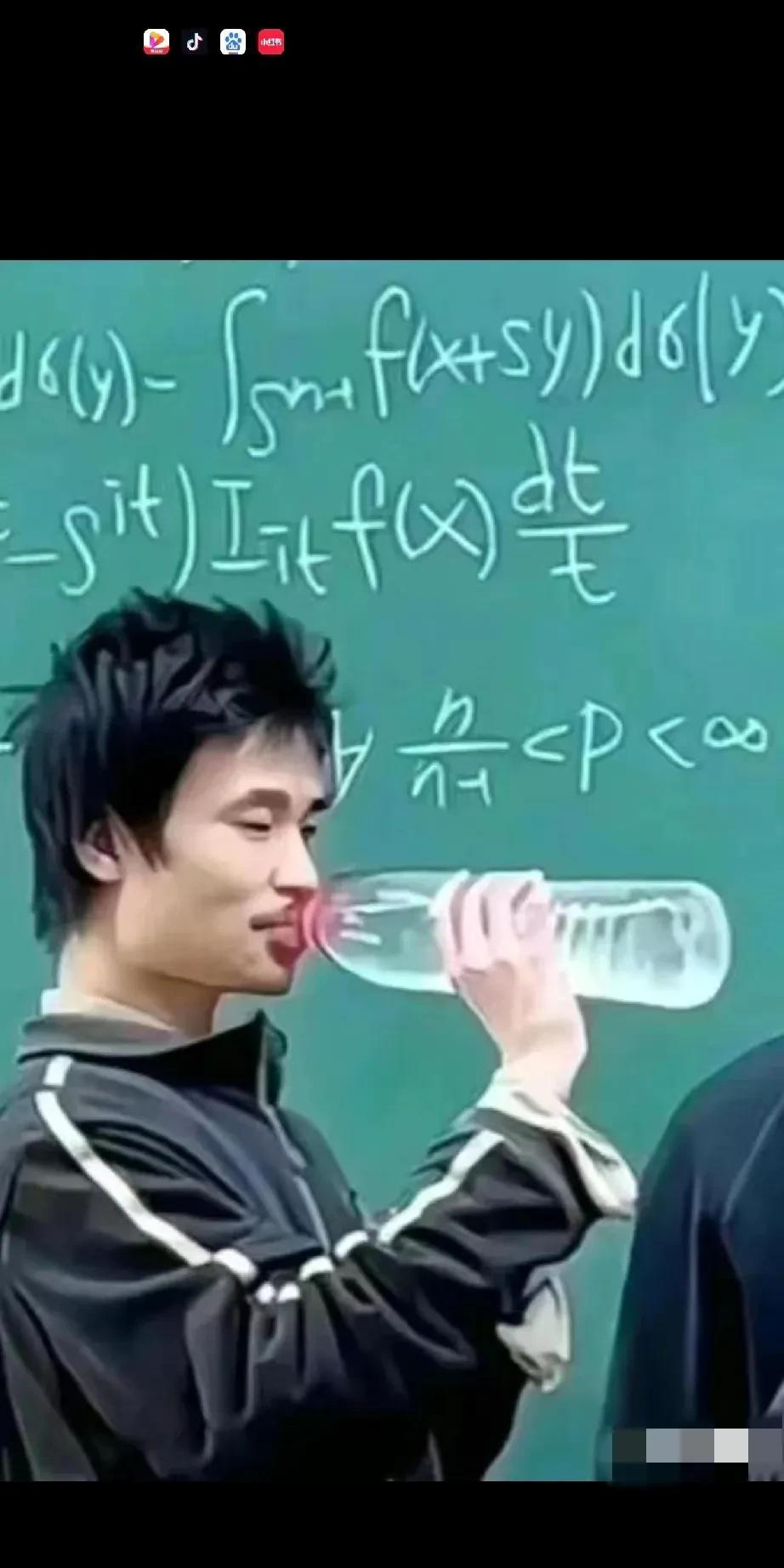 啥是顶流？看看韦神就知道了！发了条四五秒的视频结果短短几小时粉丝就破百万点