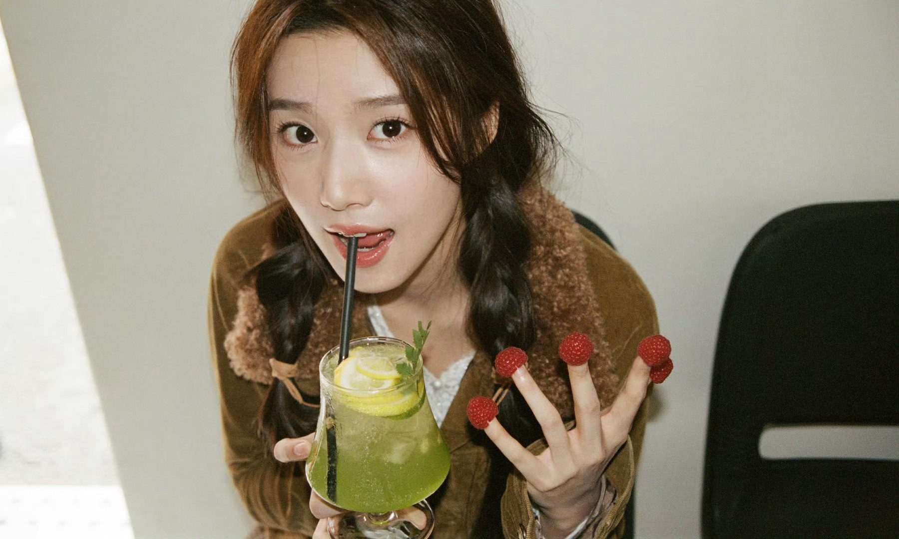 卢昱晓你又萌又可爱，有用上自己的企鹅表情包吗！