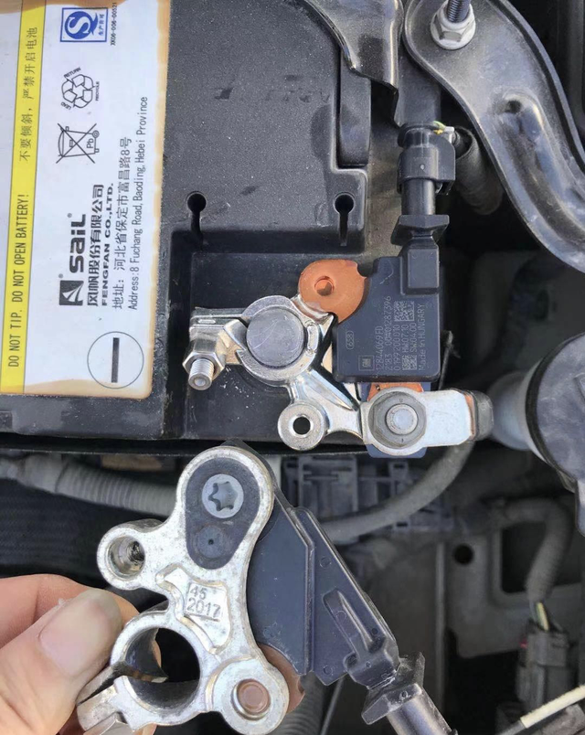 怠速1000转解决方法最近发现车子怠速即使热车也会达到1000转出头，持续一段