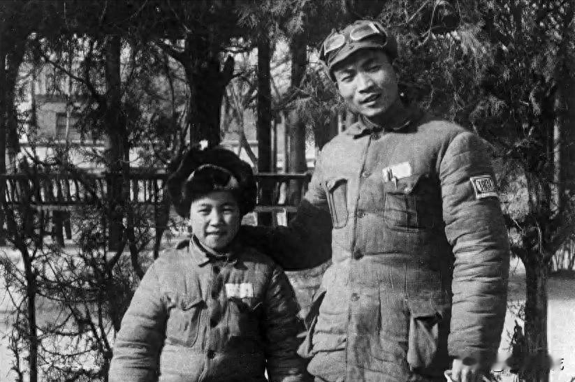 他是中共“红色管家”，儿子却是国民党王牌军长：父子同城三年不敢相认，至死未能和解